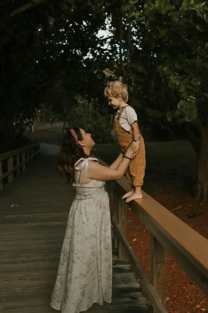 modern motherhood challenges How to be a present mom 10 simple daily habits 2