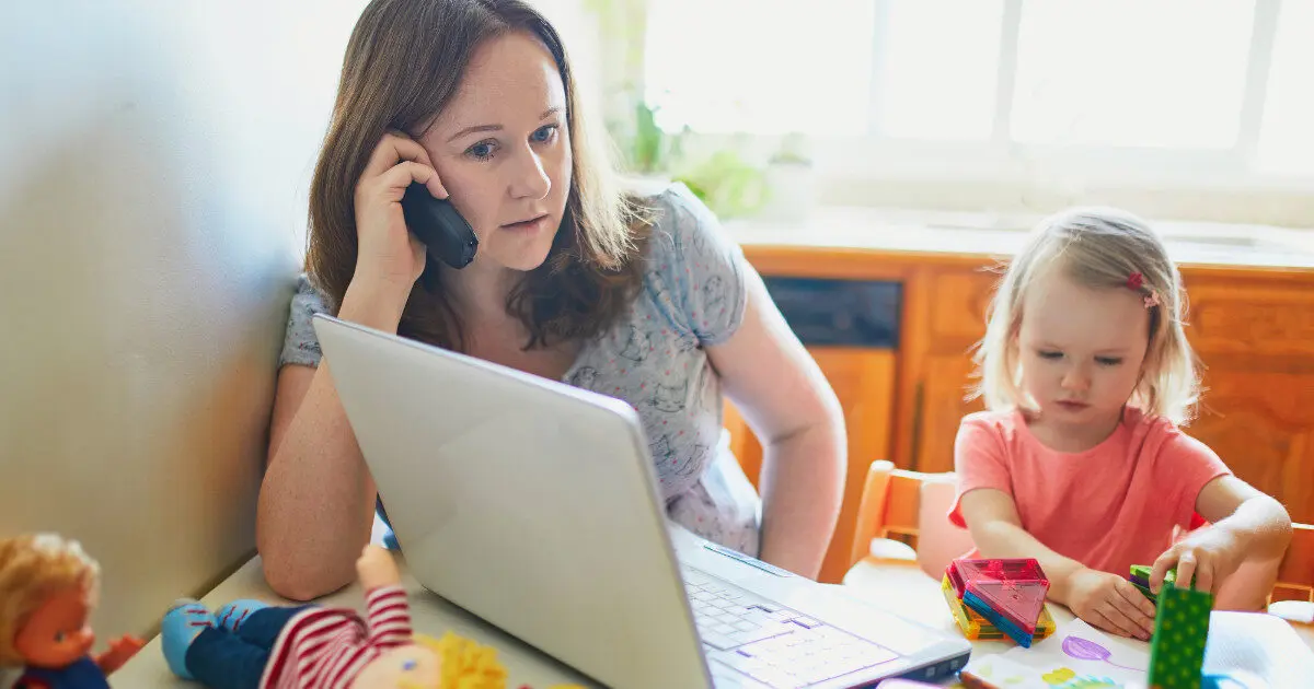 Earning Extra Cash: 25 Side Hustles for Stay-at-Home Moms