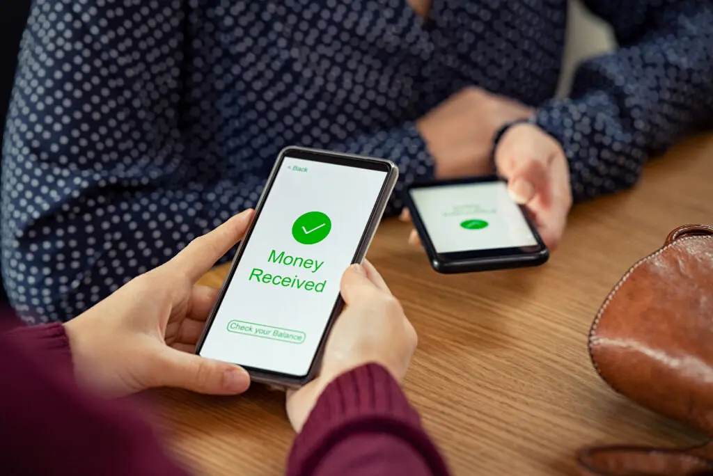 38 APPS To Make Money Online Quickly: Turn Your Smartphone Into a Money-Making Machine